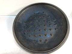 Vintage Lodge #8 Dutch oven 10 5/8”. 1 spout.with lid 10  8. No spins, no wobble.