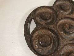 Rare unknown cast iron donut pan. Marked Pat. Pending. 7 donut slots. 10x 9.5”   Makes 3” diameter donuts