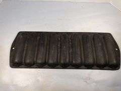 Rare Lodge 9 stick cornbread muffin pan. 2 feet. No markings. 15 3/4 x 5.75”
