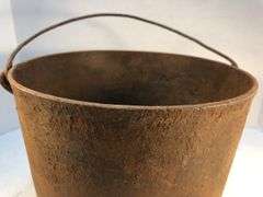 Antique gate marked 3 leg bean pot. 9” diameter. 7 1/4” H.