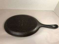Lodge oval sizzle server #2. Surface area 9.5 x 7”. Not seasoned. No spin or wobble.