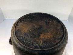Rare #9 cast iron Dutch oven with lid and heat ring. Martin Stove and Range Co. Florence Ala. 10.75” diameter. No spin, no wobble.