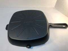 New in box 2 spout Green Pan non-stick enameled square cast iron grill pan. 10 x 10”.