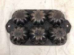 Vintage Turks Head muffin pan for 6. 9.5” x 5.5”. Seasoned.  #1 G
