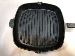 New in box 2 spout Green Pan non-stick enameled square cast iron grill pan. 10 x 10”.