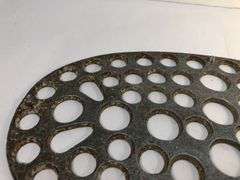 6 qt. Aluminum oval footed toaster trivet. 9. 1/2 x 5 1/2”.