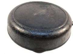 BSR #8 2 spout skillet with heat ring. No spin, no wobble. 10.5” diameter.