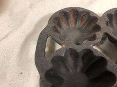 Rare #13 Griswold Turks Head circa 1925 6 cup muffin pan. 9.5 x 6” MM5