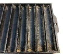 Griswold Erie No. 22 Cast Iron 954 Corn Bread Stick Pan, 11 sticks. 14 x 7”.