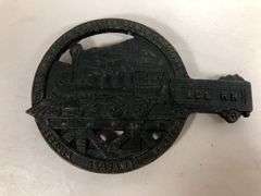 Vintage cast iron trivet featuring a steam locomotive and the text "ACL RR," which stands for the Atlantic Coast Line RR black trivet. VA Mertalcrafters #9-40   7 x 5 “