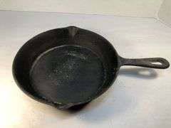 Masterclass Premium Collection 7 1/2” diameter skillet. 2 spout. No spun, no wobble.