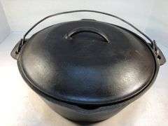 Vintage Lodge #8 Dutch oven 10 5/8”. 1 spout.with lid 10  8. No spins, no wobble.