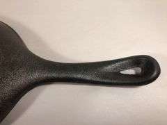 Lodge oval sizzle server #2. Surface area 9.5 x 7”. Not seasoned. No spin or wobble.