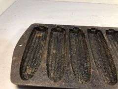 Rare Lodge 9 stick cornbread muffin pan. 2 feet. No markings. 15 3/4 x 5.75”