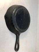 Lodge #3 skillet 3 notch with heat ring. 2 spouts. 6” diameter. No spin,no wobble.