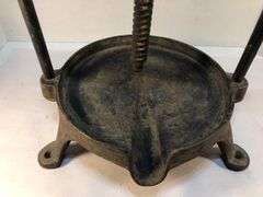Antique Griswold Classic fruit & lard press. 24 qt. 16” h x 12” W. x 9” D. Crank works. Number 47.