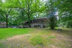 4BR/2BA Collierville home on a prime .91-acre lot