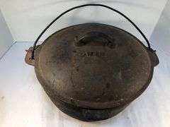 Rare #9 cast iron Dutch oven with lid and heat ring. Martin Stove and Range Co. Florence Ala. 10.75” diameter. No spin, no wobble.