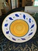 Very nice Williams-Sonoma serving bowl…..13”D x 4” tall…..no chipping