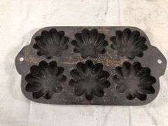 Vintage Turks Head muffin pan for 6. 9.5” x 5.5”. Seasoned.  #1 G