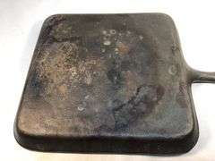 Vintage Wagner Ware Sidney -O- #8 BE made in USA  H bacon and egg square skillet. 9 x 8.5” cooking surface. 13” L. No spin, no wobble.
