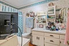 4BR/2BA Collierville home on a prime .91-acre lot