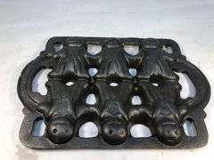 Vintage Cast Iron All American Gingerbread Man Baking Pan Mold, 6 man mold 8.5 x 6”.