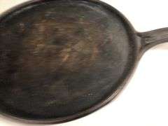 #7 gate marked griddle. 8.5” diameter. With heat ring. No spin, no wobble.