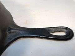 Wagner Ware 2 spout #6 skillet. No spin, no wobble.