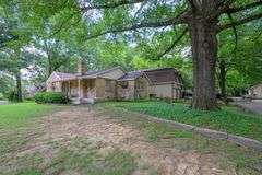 4BR/2BA Collierville home on a prime .91-acre lot