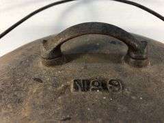 Rare #9 cast iron Dutch oven with lid and heat ring. Martin Stove and Range Co. Florence Ala. 10.75” diameter. No spin, no wobble.