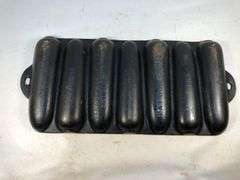 Junior Wagner Ware Sidney O #1319 (C) 6 stick cornbread muffin pan. Krusty Korn Kobb. 13 x 6”.