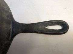 Vintage Lodge #5 2 spout skillet with 3 notch heat ring. 8” diameter. No spin, no wobble.