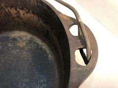 Vintage small logo Griswold #8 tite-top Dutch oven. 10” Diameter.  4” H.  No lid. #1278. O.  Erie, PA USA.