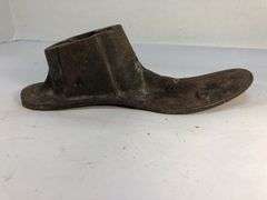 Child size cobbler’s shoe mold. 7 x 2.5 x 2”.