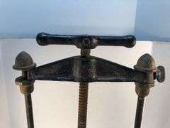 Antique Griswold Classic fruit & lard press. 24 qt. 16” h x 12” W. x 9” D. Crank works. Number 47.