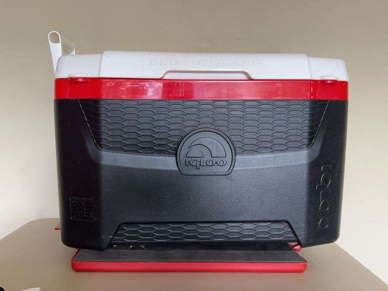 Igloo 55-Quart Quantum Ice Chest Cooler…..very clean inside…..just needs wiped down on outside from being in garage image