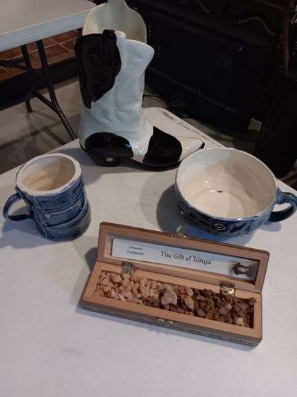 Miscellaneous items. See photos image
