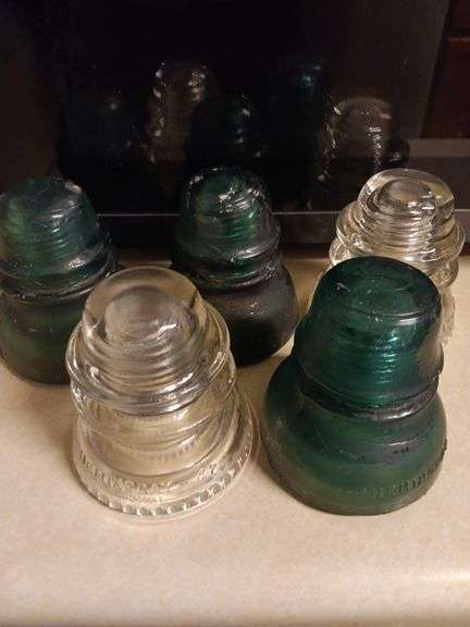 Lot of 5 mixed blue and clear Hemingway Insulators ..No.40 and No 42..few knicks on top of 2 blue image
