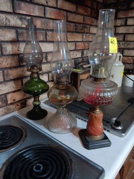 3 vintage oil lamps. See photos image