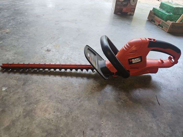 Black&Decker corded electric hedge trimmer model HT20 POWER ON... image