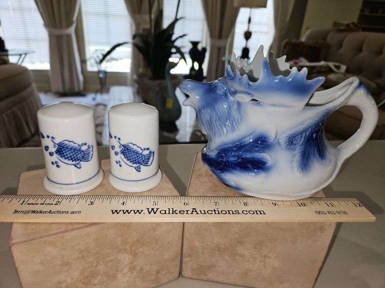 Group of vintage blue & white items... image