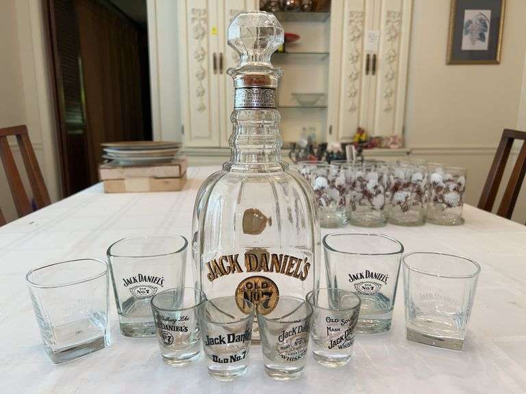 Jack Daniel’s Old No. 7 Whiskey Half Gallon Decanter with 4 whiskey glasses and 4 shot glasses image