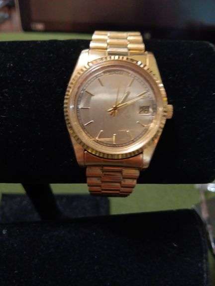 Mens Gold Watch.. image