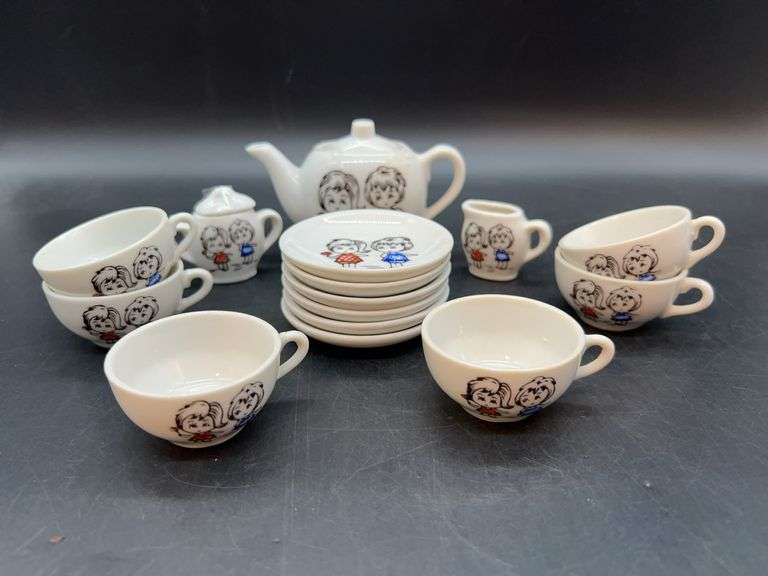 Child’s China tea set…..made in Japan…..6 plates/cups, teapot, creamer/sugar image
