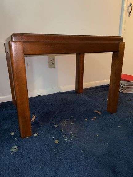 Lane Furniture end table….25-3/4 x 19-1/2 x 20 tall image