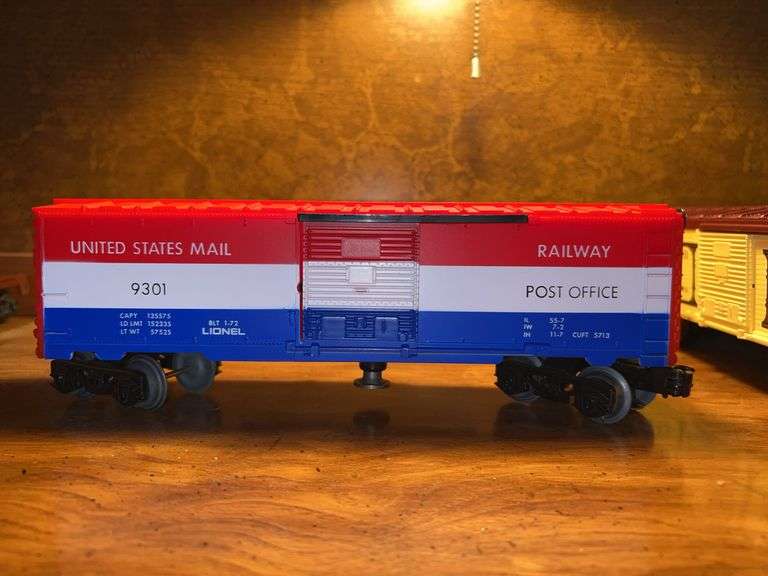 Lionel 6-7701 O Gauge United States Mail Boxcar…..postman does not pop out…..9301 image