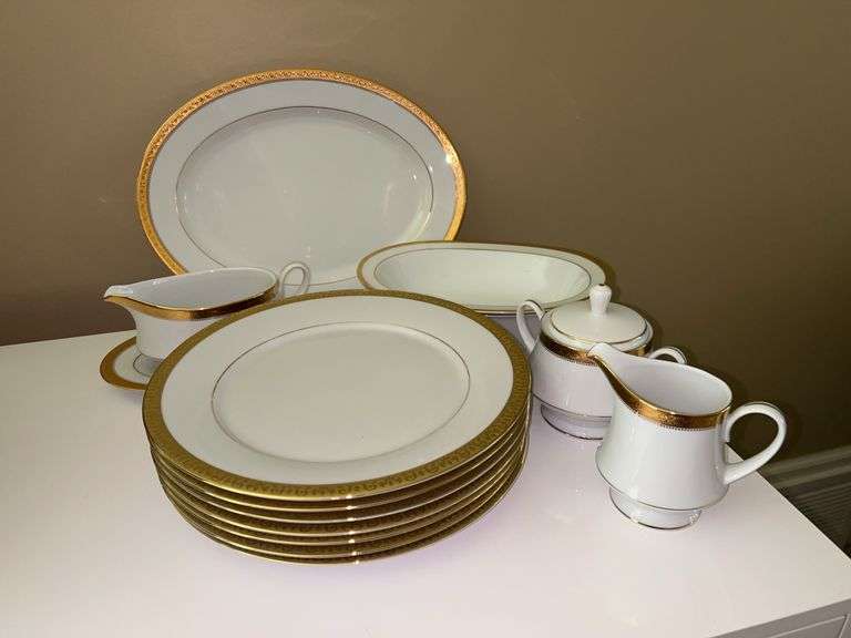 14 pieces of Contemporary by Noritake in Signature Gold pattern…..there are blemishes (broken gold) on some pieces image