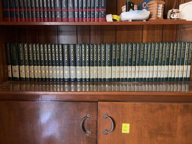 22 volume set of 1990 World Book Encyclopedias and 1991 thru 1998 events set….CONTENTS ABOVE AND BELOW NOT INCLUDED image