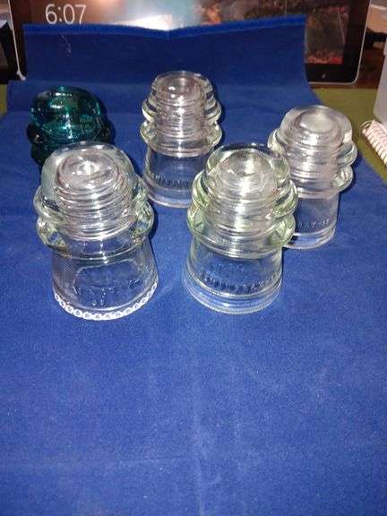 Group of 5 Hemingway Insulators...No.16 and 17 mixed.. The blue has a couple Knicks on top. image